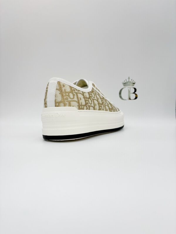 Sneakers Walk'n platform gold letter - Imagen 3