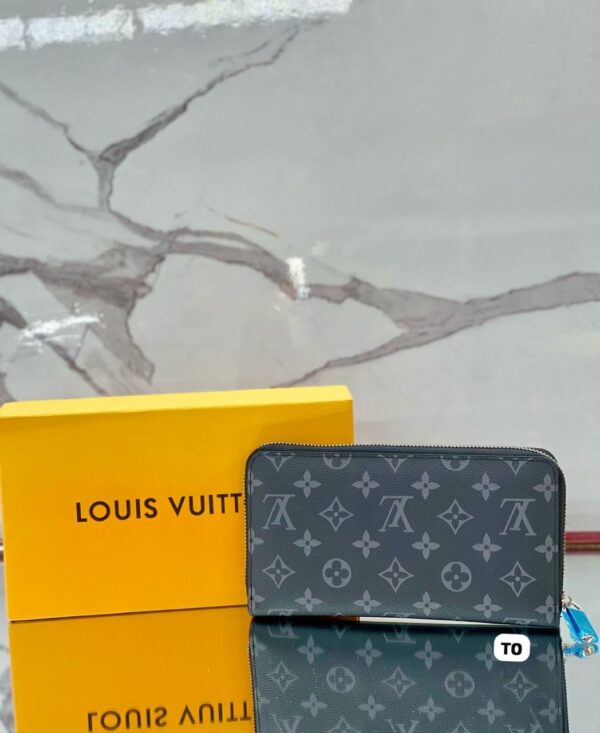 Large LV Domino
