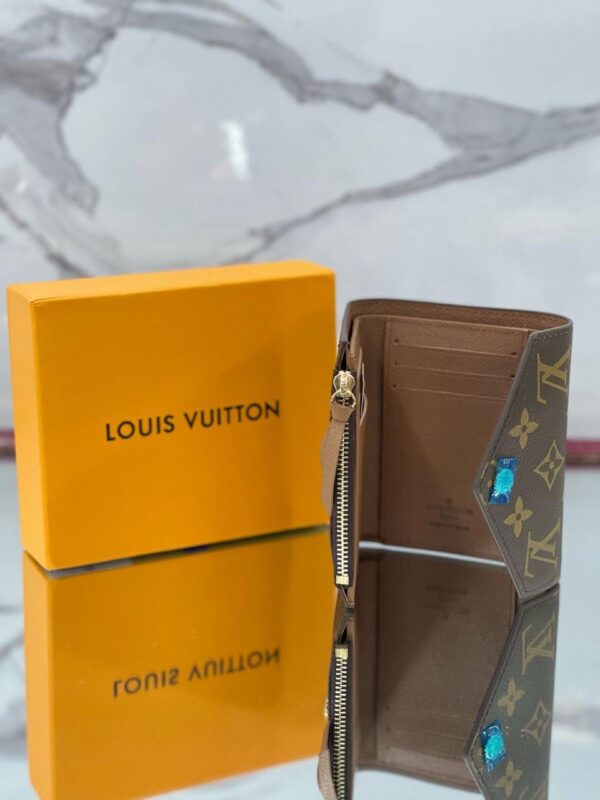 Brown LV Monogram Wallet clasp - Imagen 2