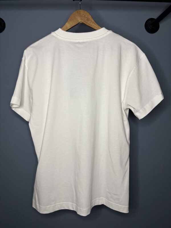 Fendi blanca pin metalico - Imagen 2