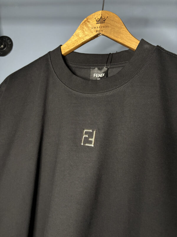 Fendi negra pin metalico - Imagen 2