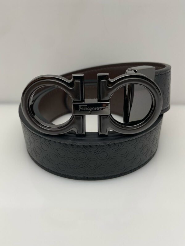 Ferragamo Hebilla negra metalica
