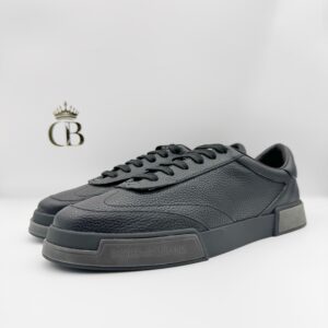 | Trainer browm wiht domino