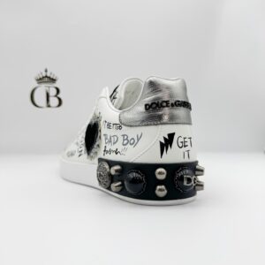 | Trainer White wiht domino