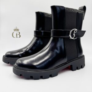Botas Louboutin de charol broche dorado