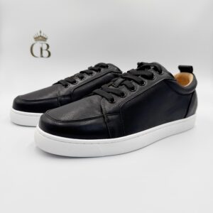 Louboutin negro de piel suela blanca