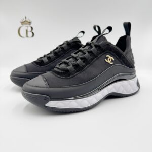 Chanel negro de piel y tela