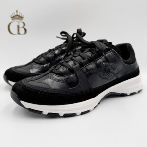 Chanel deportivo negro de piel