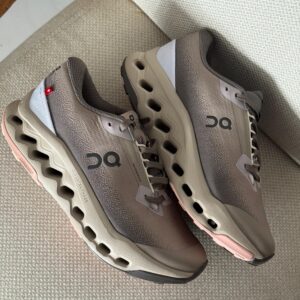 On Surfer Max Trail Coral