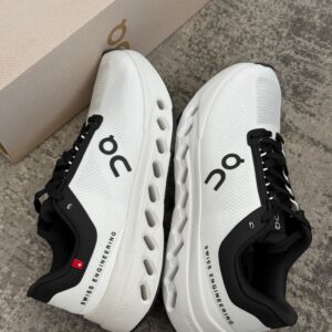 On Surfer Blanco - Negro