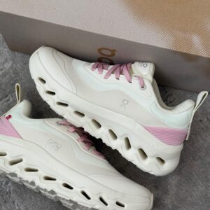 Loewe x On Cloudtilt en color crema y rosa