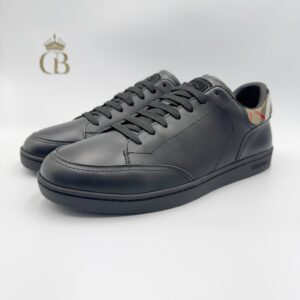 Tenis de piel negros con talon de ela cafe burberry