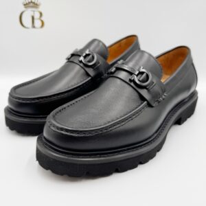 Mocasin de piel hebilla negra
