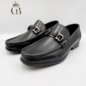 Mocasin De piel con hebilla plata y correa