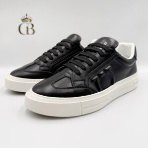 Tenis de piel negro suela blanca
