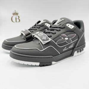 Tenis Trainer flor gris con broche